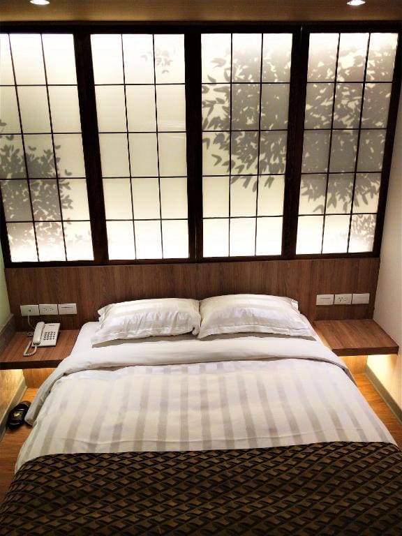 Superior Double Room (No Window) room - Image 2