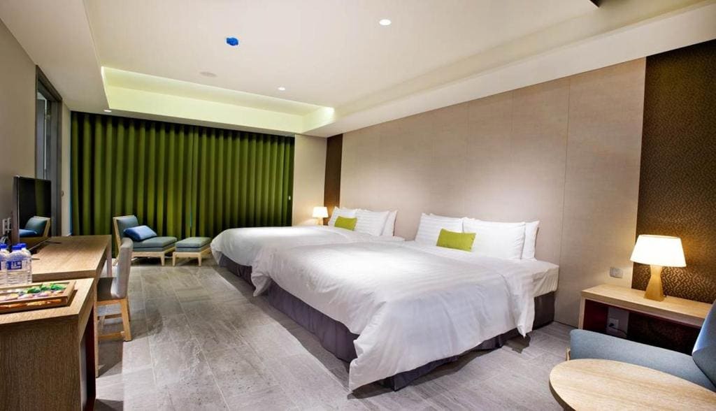Deluxe Family Room room - Image 3