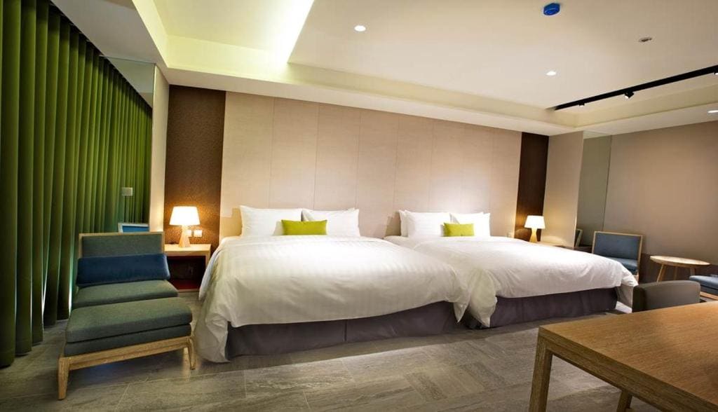 Deluxe Family Room room - Image 2