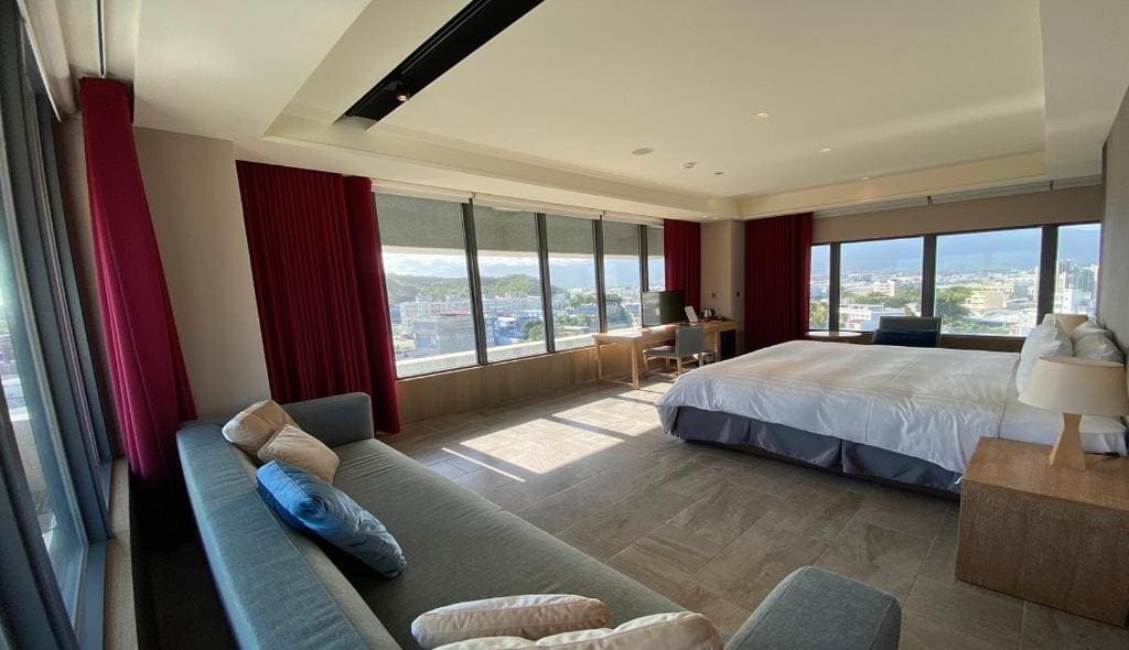 Elegance Surround View Room room - Image 2
