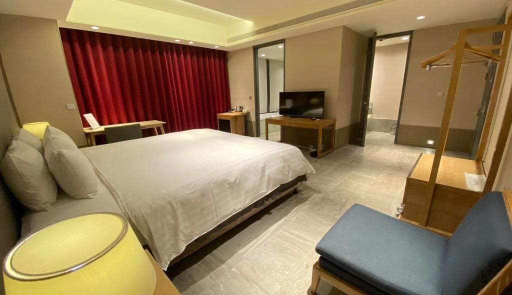 Luxury Room with 1 double bed room - Image 1