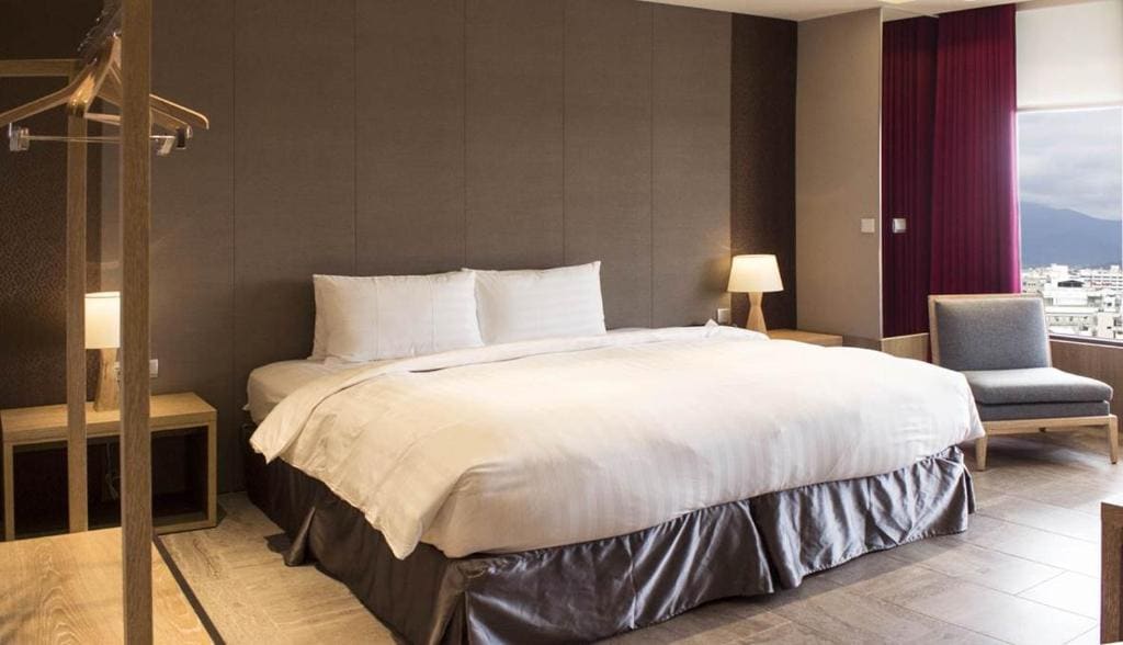 Luxury Room with 1 double bed room - Image 2