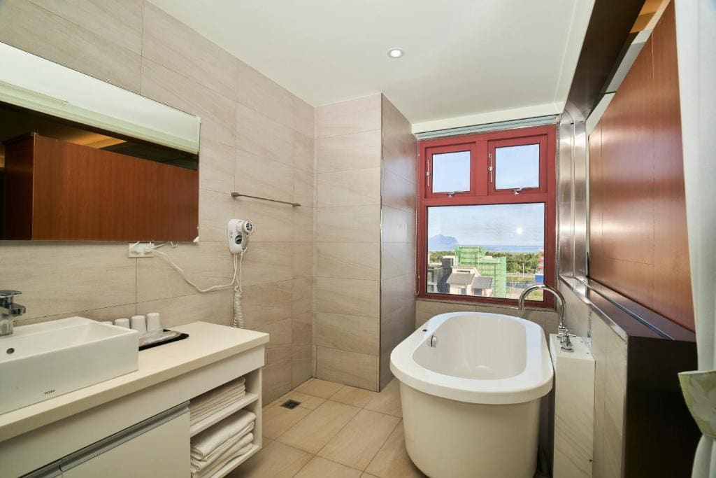 Standard Quadruple Room room - Image 3