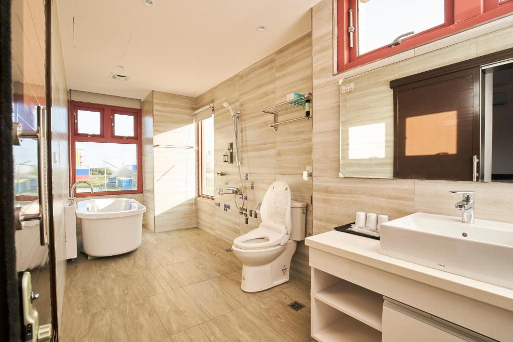 Standard Triple Room room - Image 2