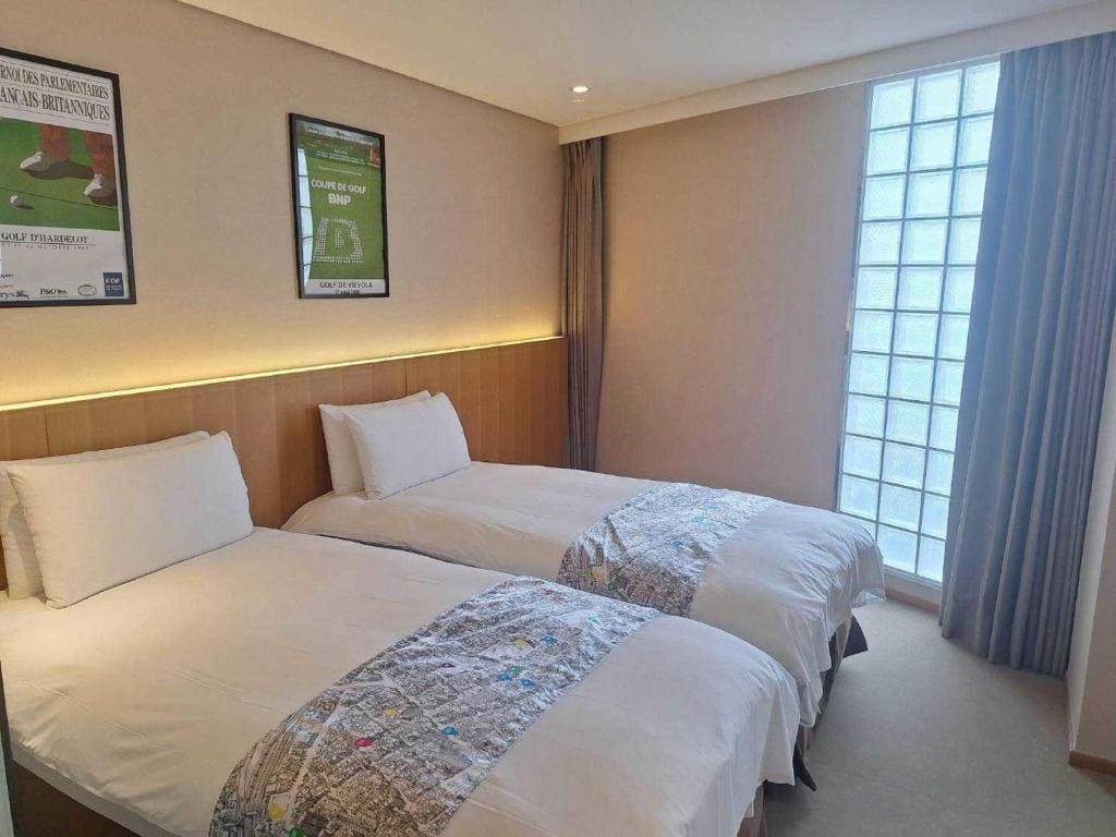 Standard Twin Room with No Window room - Image 3