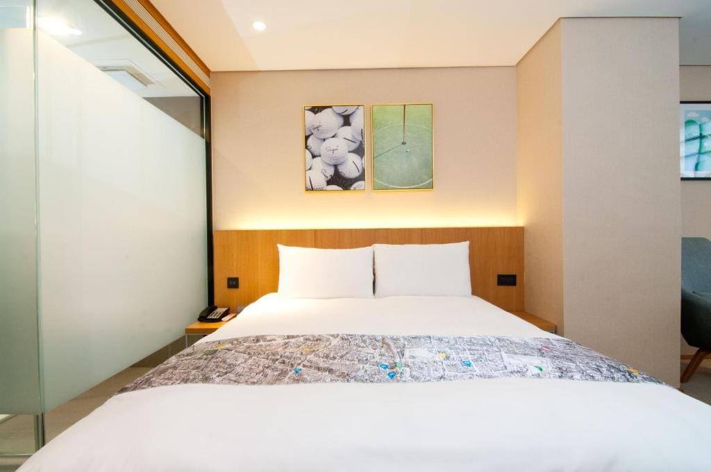 Standard Double Room - No Window room - Image 2