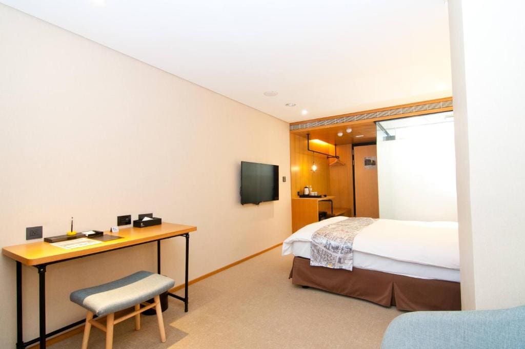 Standard Double Room - No Window room - Image 3