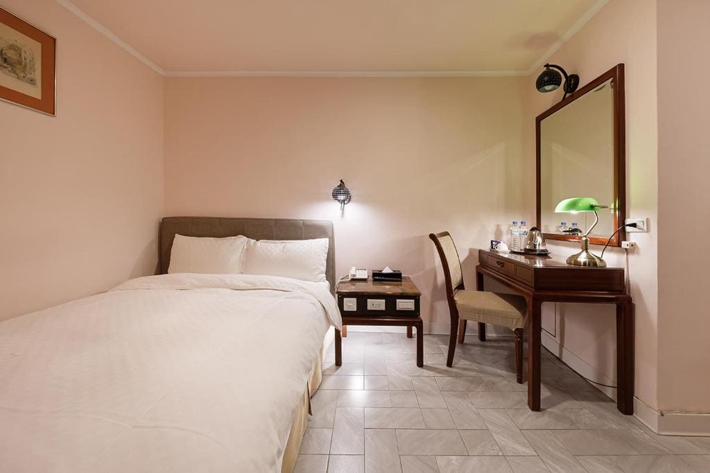 Budget Double Room room - Image 2