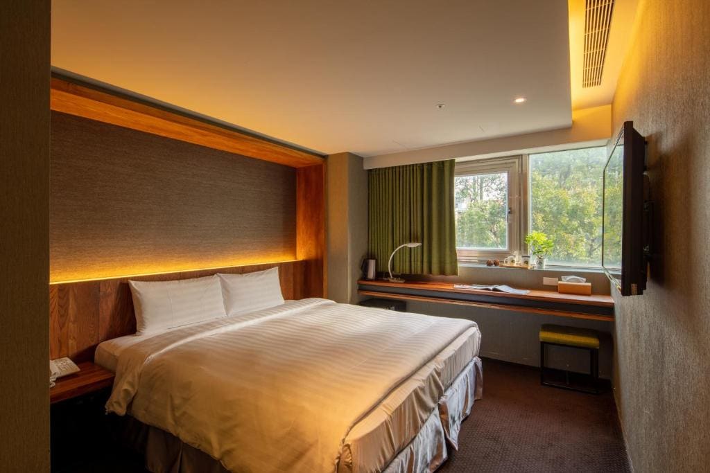 Deluxe Double Room with Bath room - Image 2
