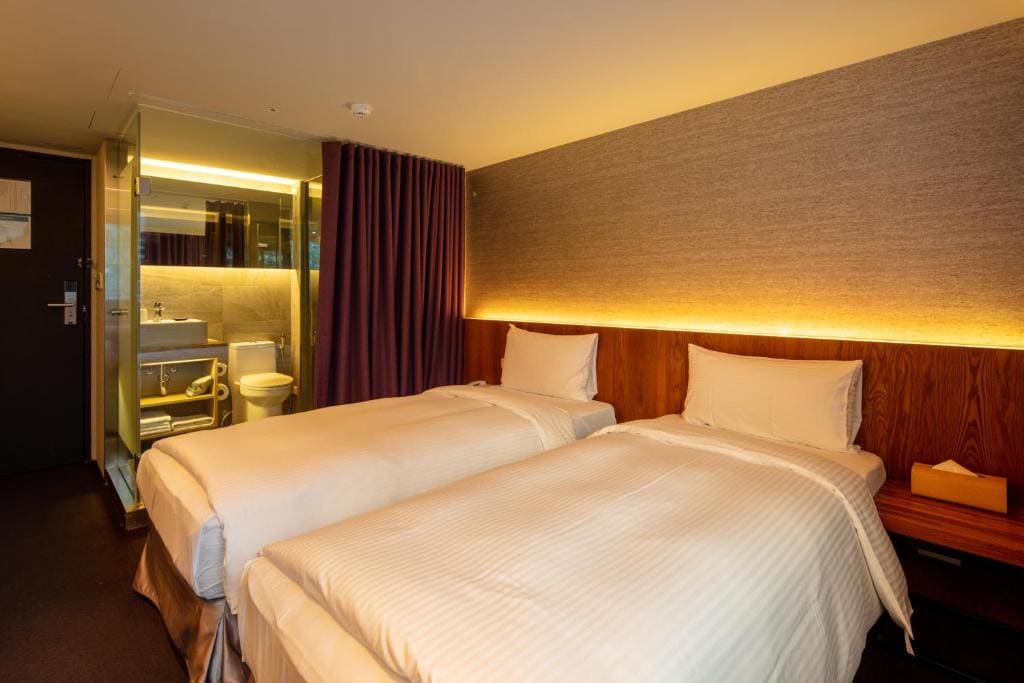 Superior Twin Room room - Image 3