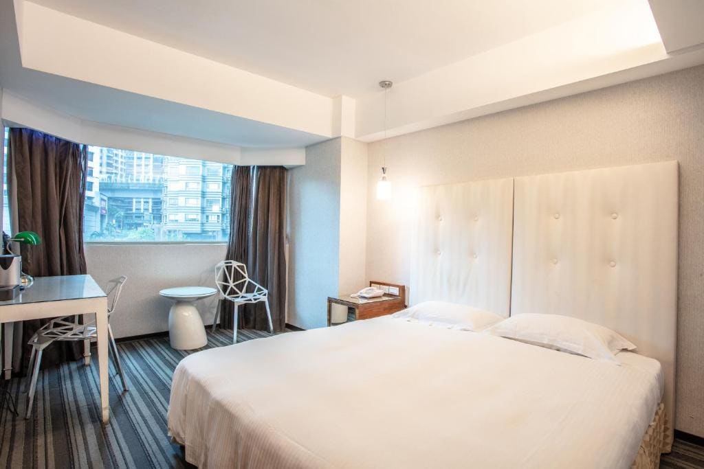 Deluxe Double Room with Sea View room - Image 2