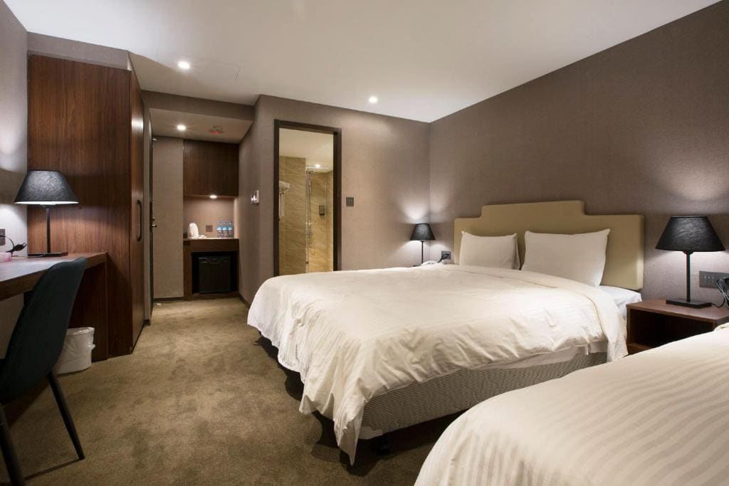 Superior Triple Room room - Image 1