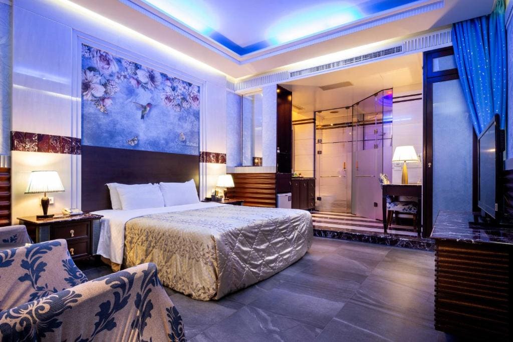 Deluxe Double Room with Bath room - Image 3