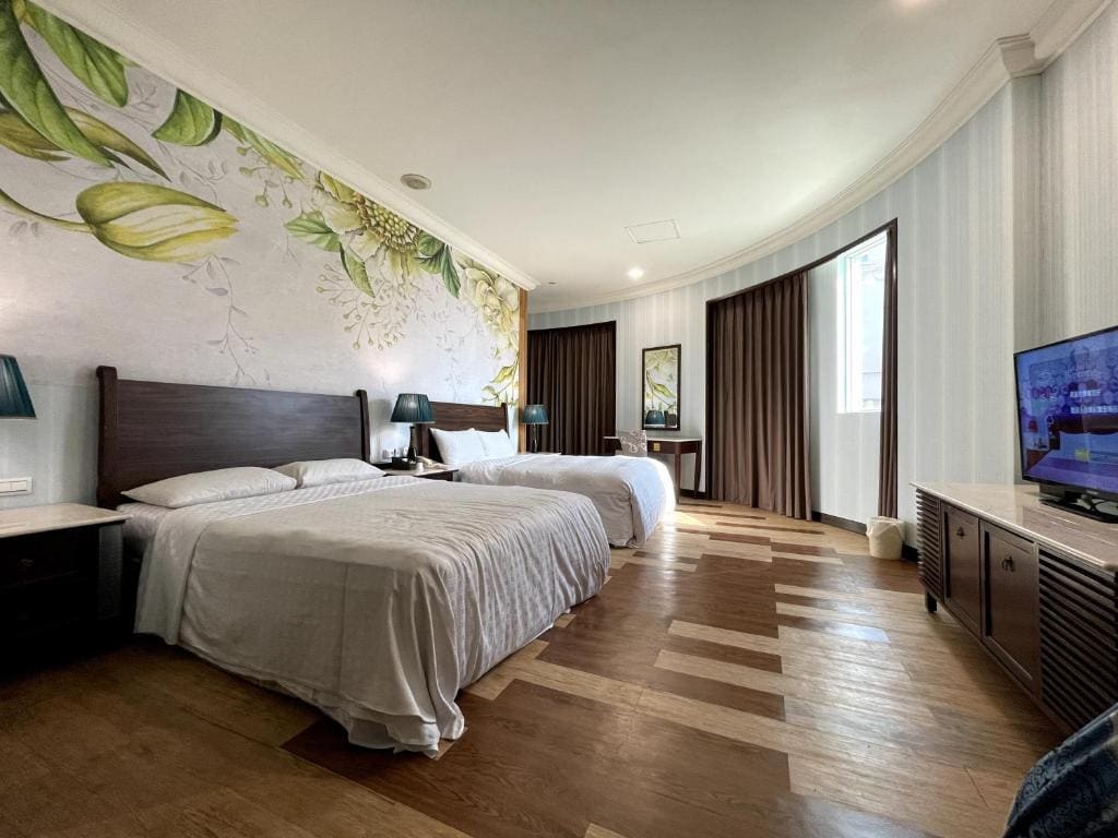 Quadruple Room with Shower room - Image 1
