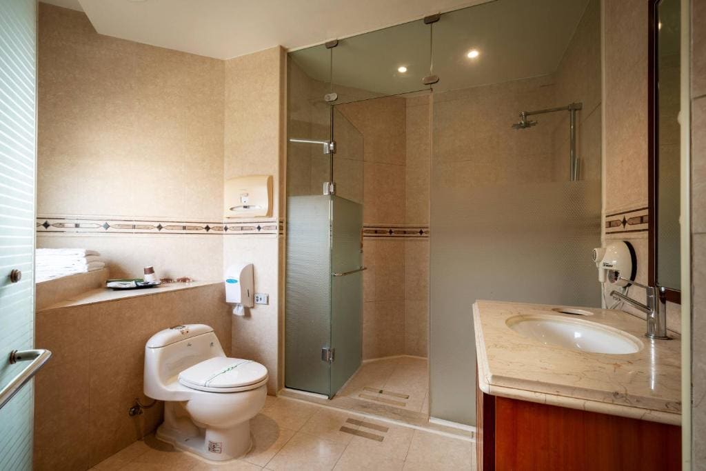 Quadruple Room with Shower room - Image 2