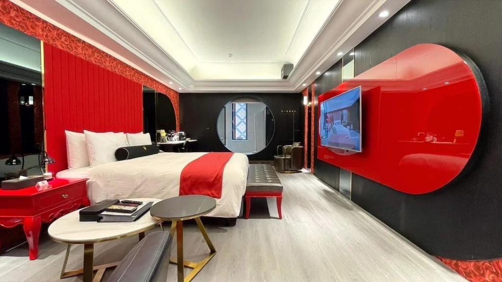 Deluxe Double Room with Bath room - Image 3