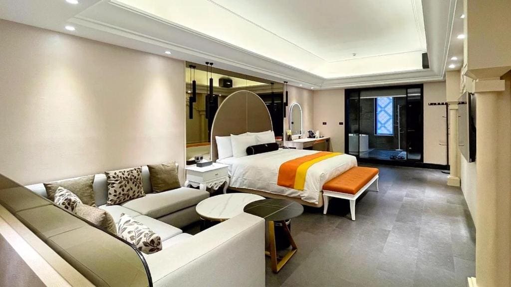 Deluxe Double Room with Bath room - Image 2