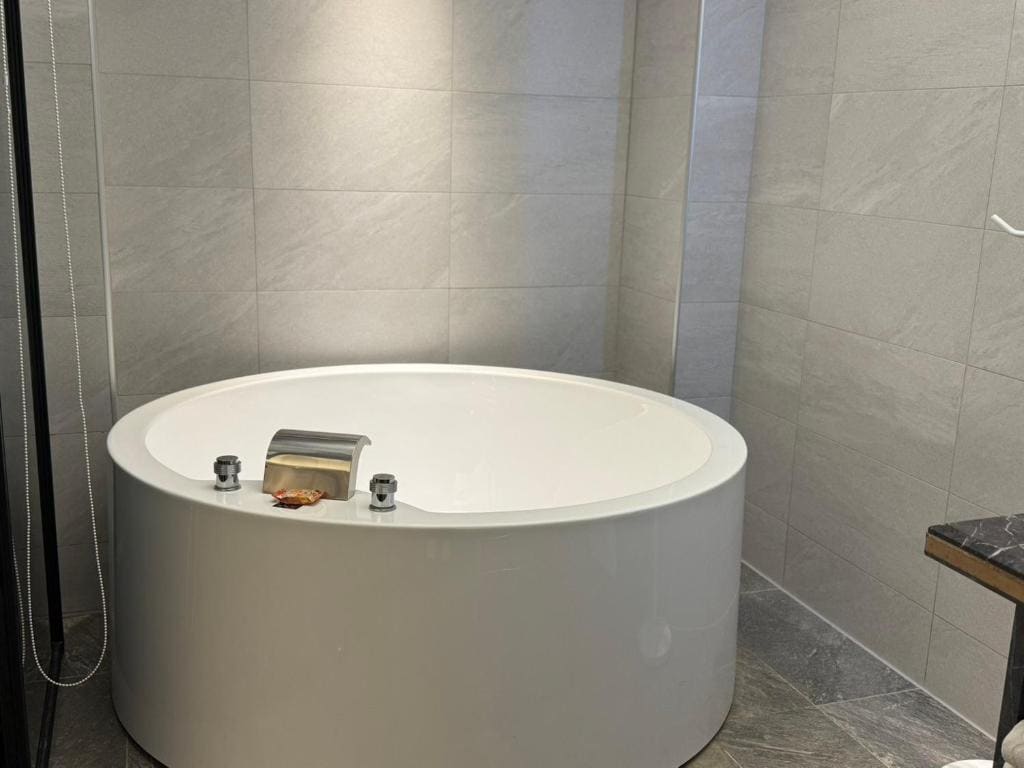 Quadruple Room with Bath room - Image 3