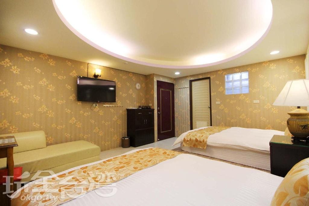 Quadruple Room with Shower room - Image 1