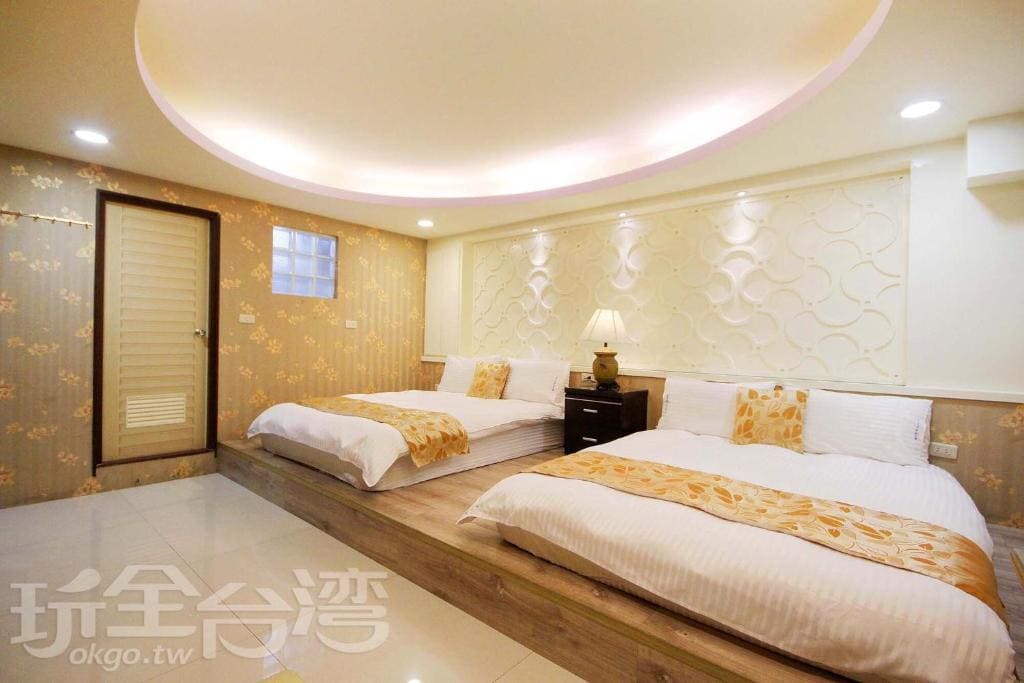 Quadruple Room with Shower room - Image 2