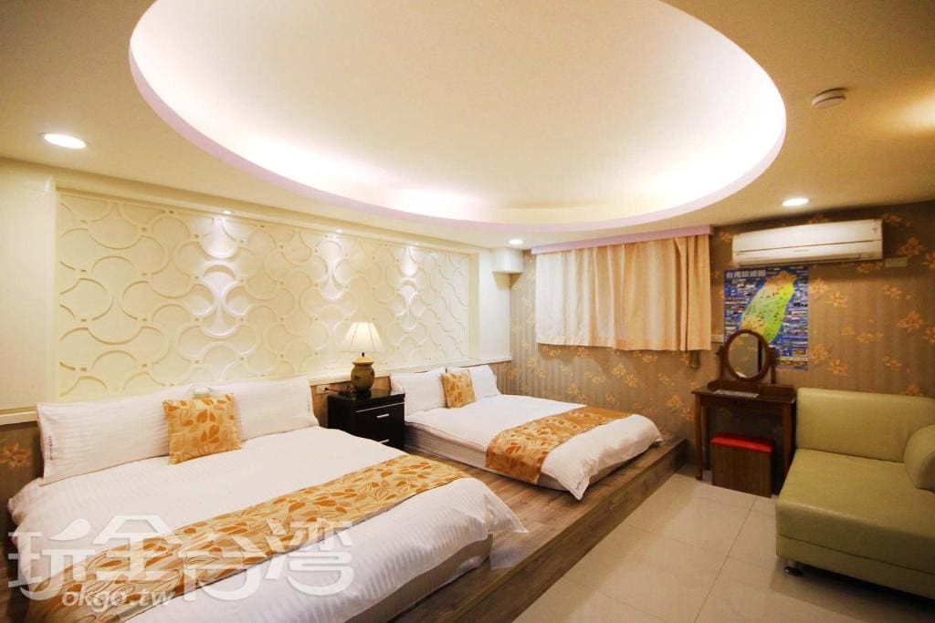 Quadruple Room with Shower room - Image 3