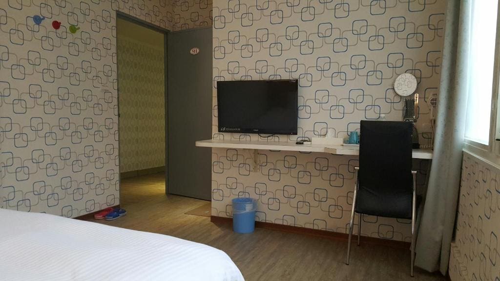 Economy Triple Room room - Image 3