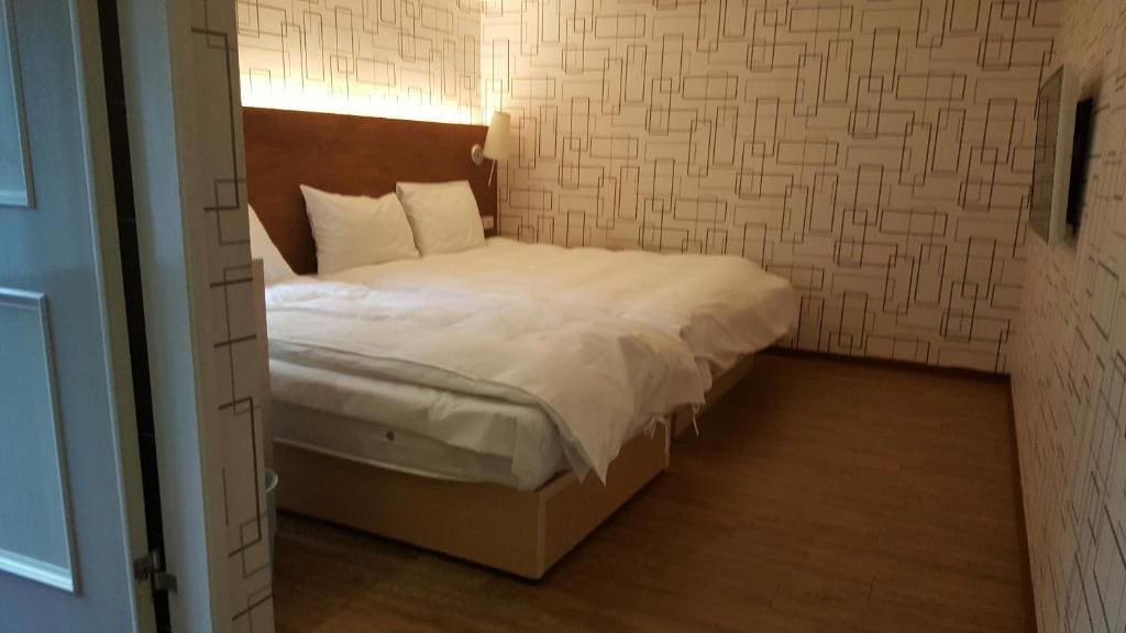 Economy Triple Room room - Image 2