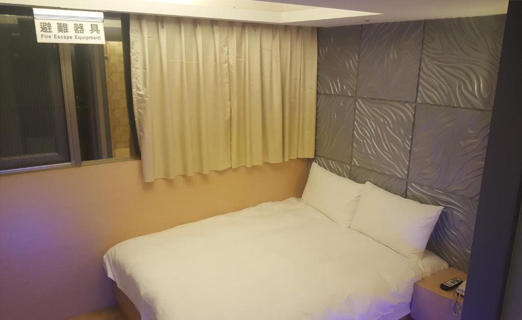 Double Room with Private Bathroom room - Image 2