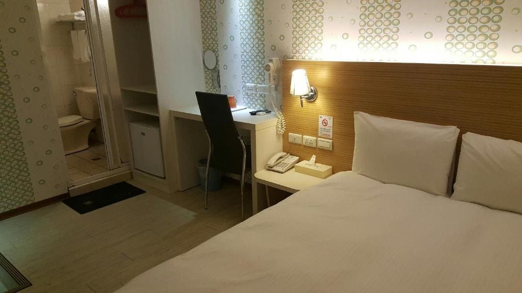 Budget Double Room room - Image 3