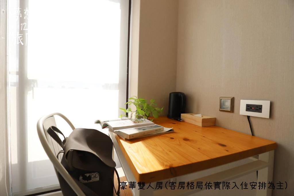 Deluxe Double Room with Balcony room - Image 3