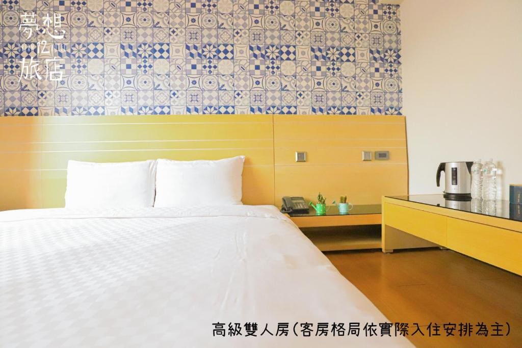 Superior Double Room with Balcony room - Image 3