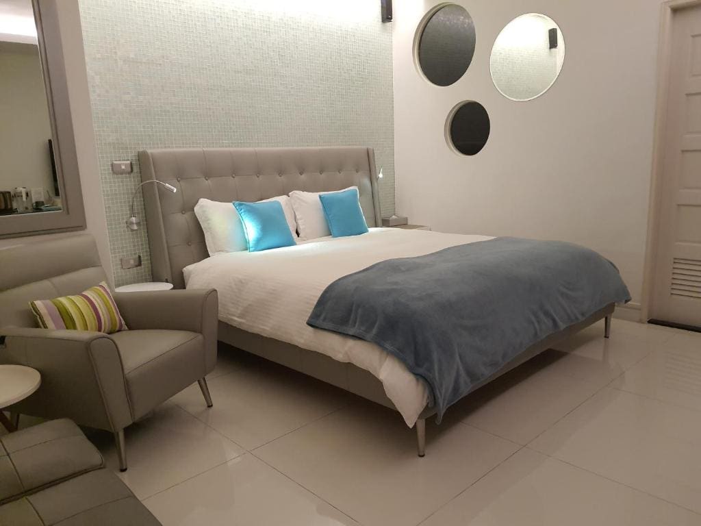 Deluxe Double Room with Bath room - Image 2
