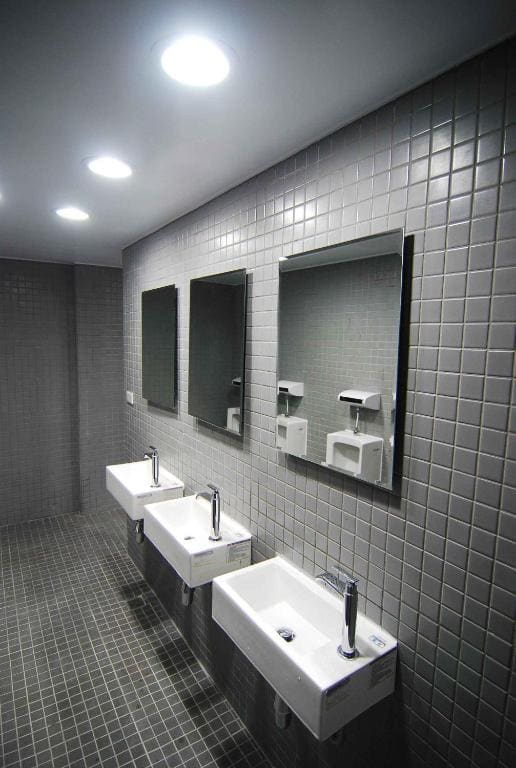 Triple Room with Shared Bathroom room - Image 2