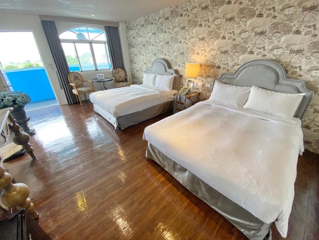 Comfort Quadruple Room room - Image 2