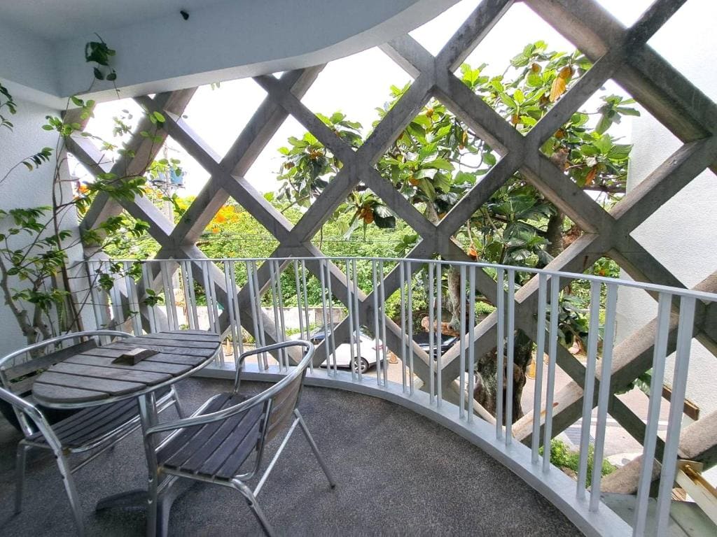 Standard Twin Room with Balcony room - Image 2