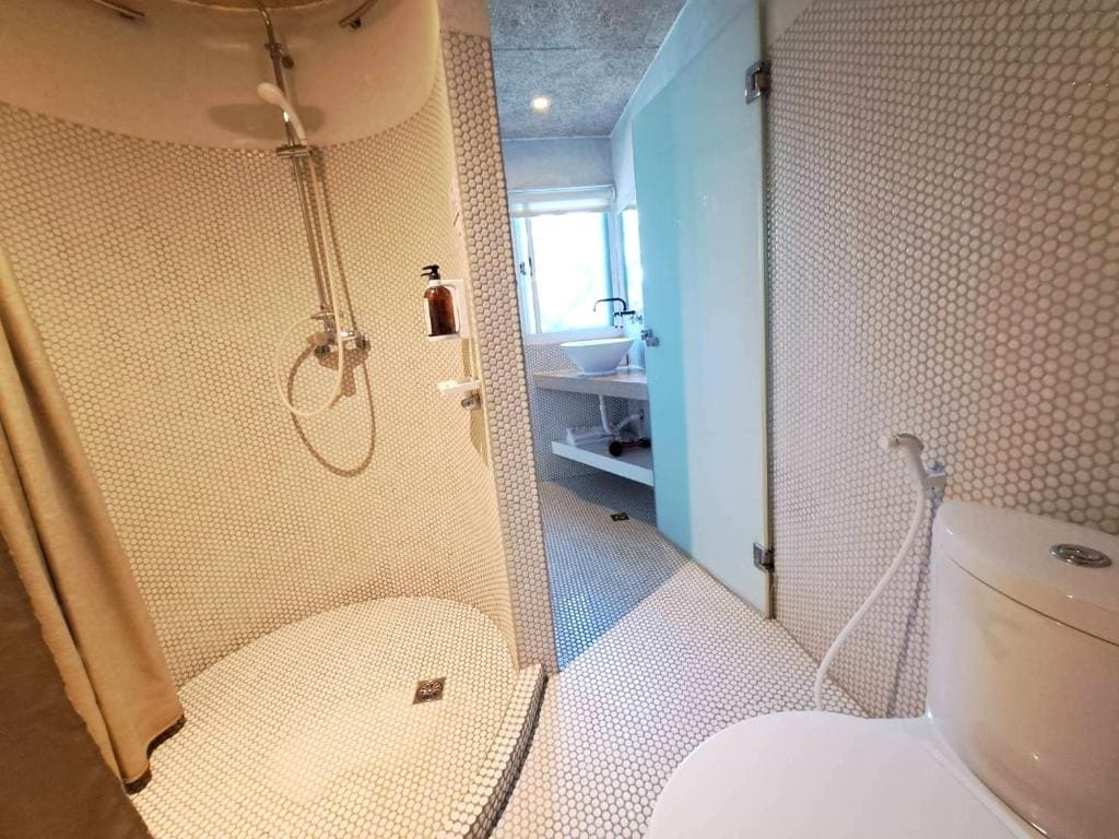 Standard Twin Room with Balcony room - Image 1