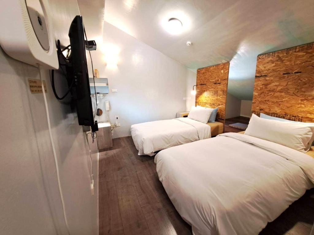 Standard Twin Room room - Image 3