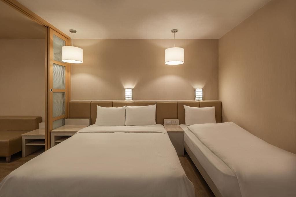 Deluxe Triple Room room - Image 3