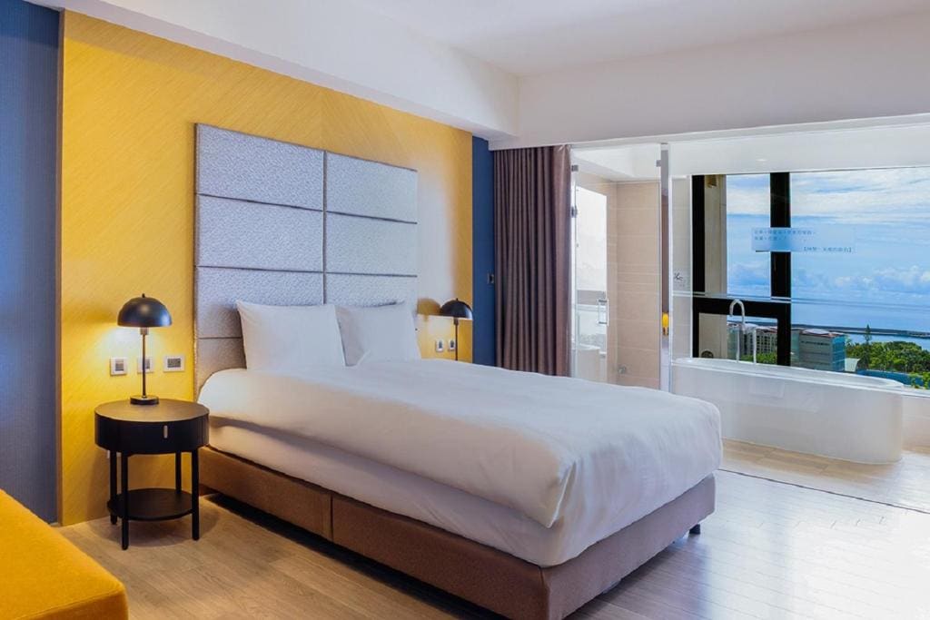 Premier King Room with Ocean View room - Image 1