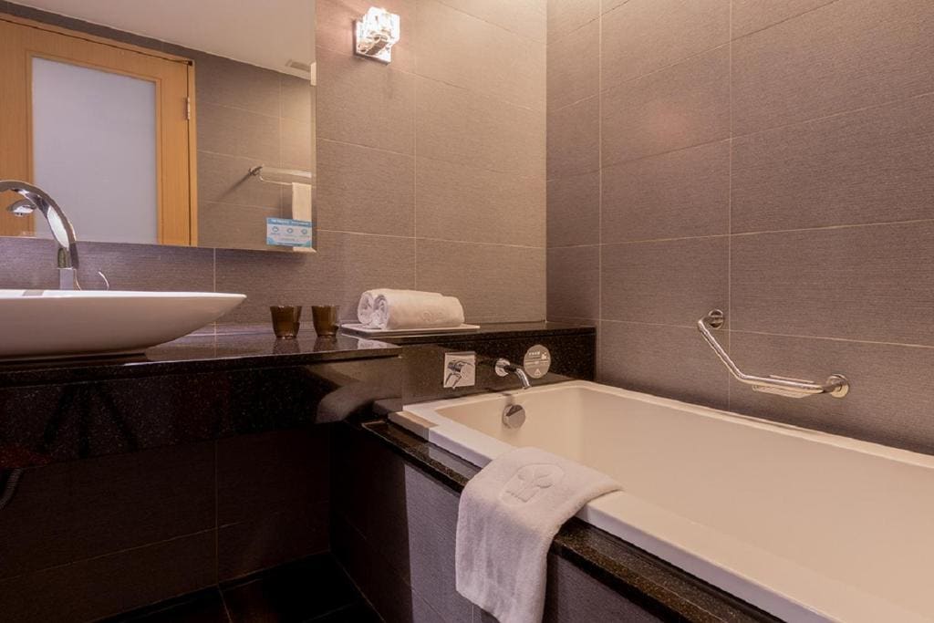Deluxe Twin Room room - Image 3