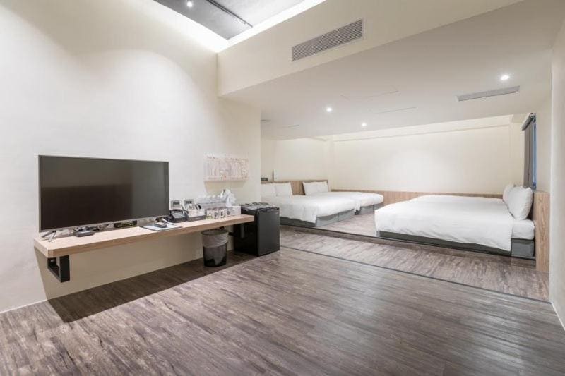 Superior Family Room room - Image 1