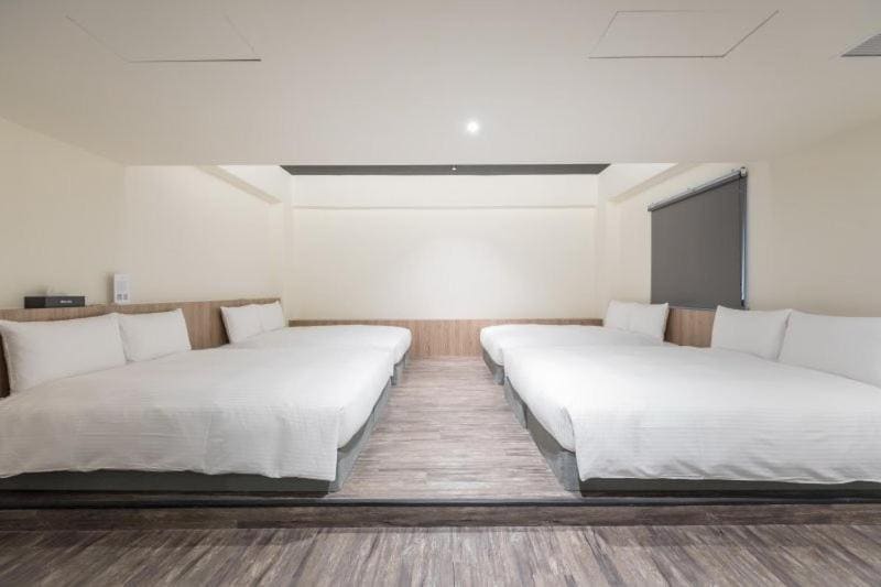 Superior Family Room room - Image 2