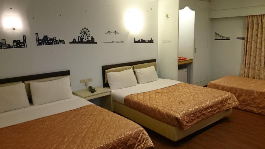 Deluxe Family Suite room - Image 1
