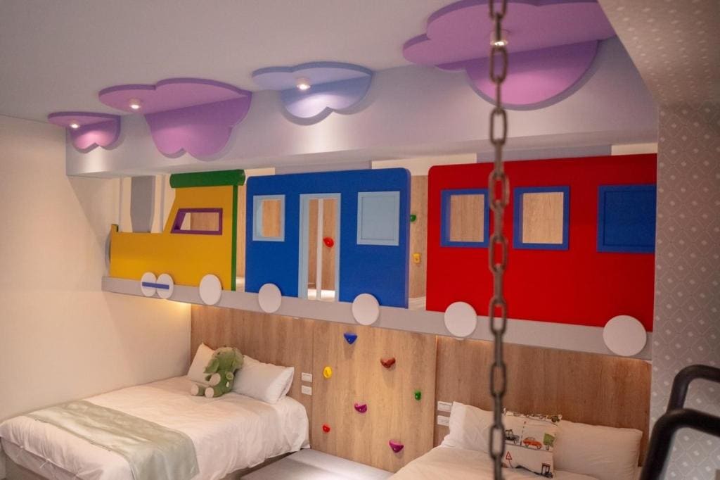 Deluxe Quadruple Room room - Image 2