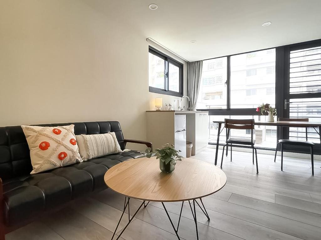 Deluxe Double Room with Balcony room - Image 1