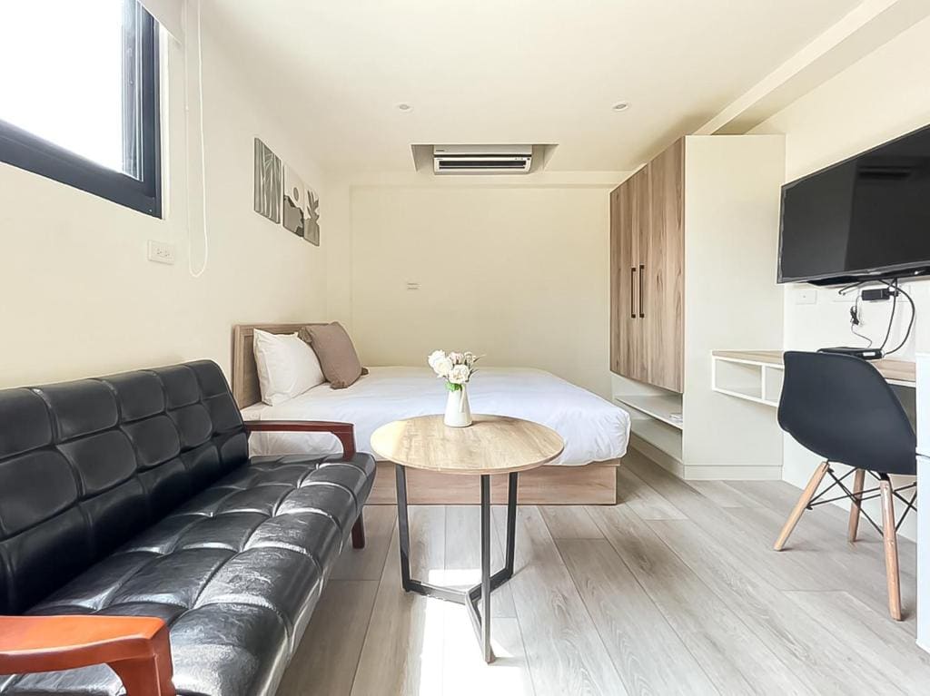 Double Room with Balcony room - Image 3