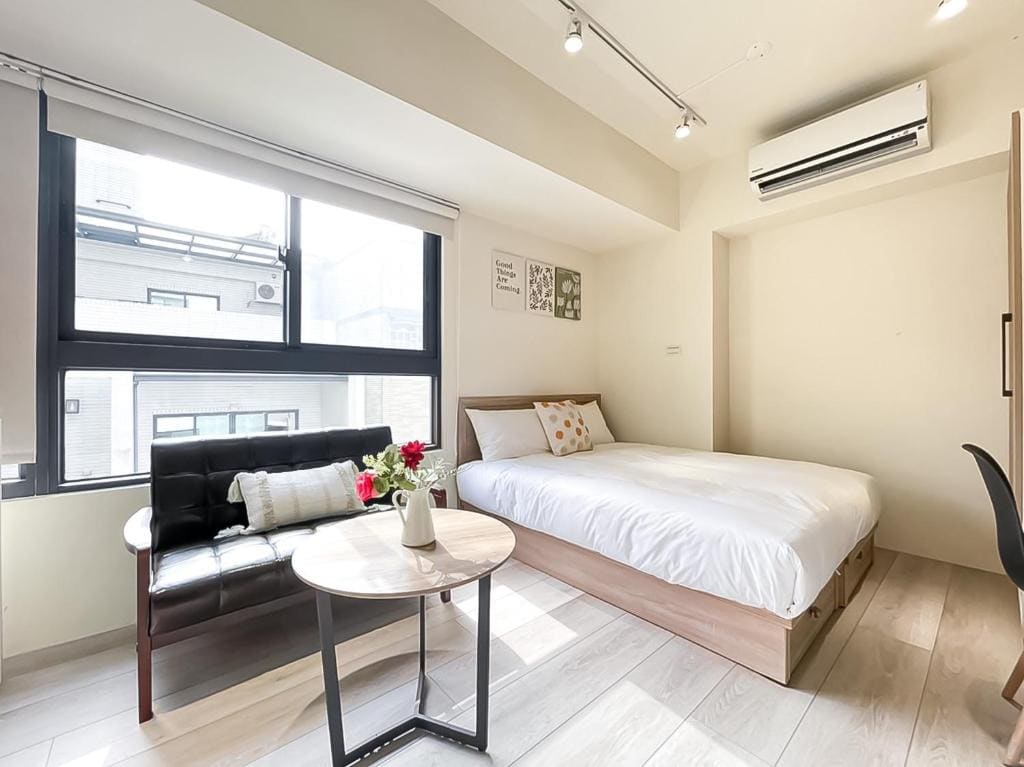 Double Room with Balcony room - Image 1