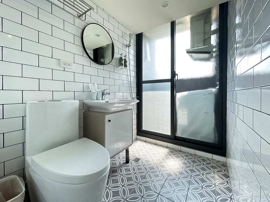 Double Room with Balcony room - Image 2