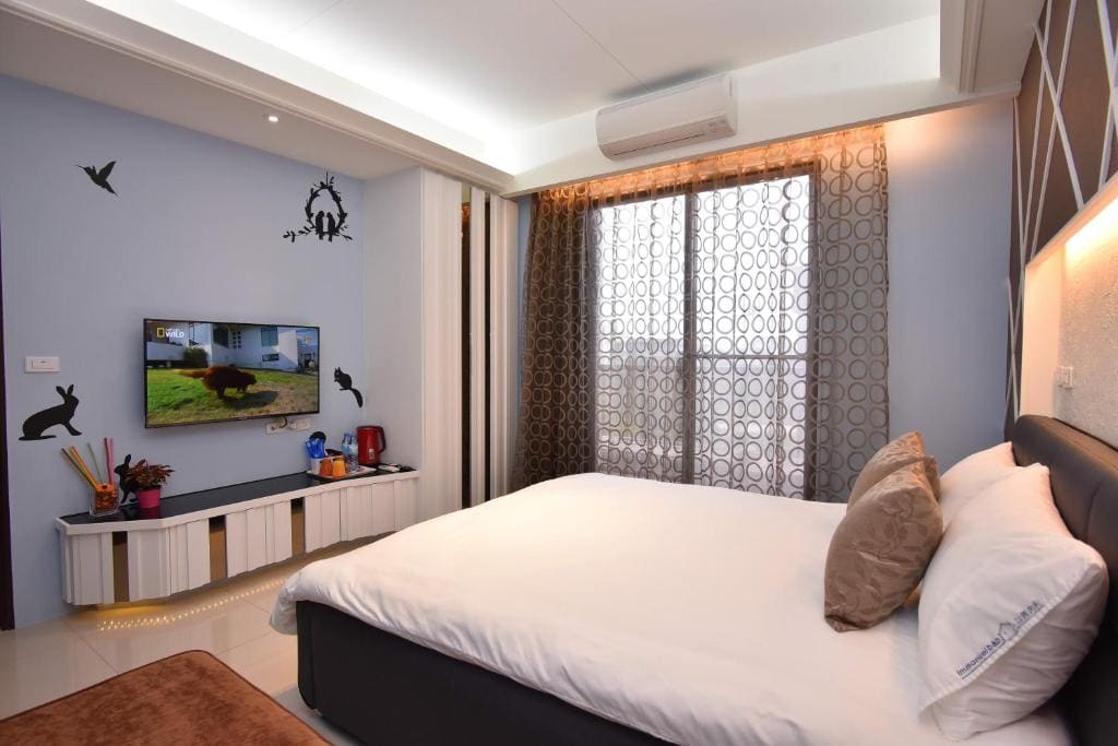 Double Room with Balcony room - Image 3