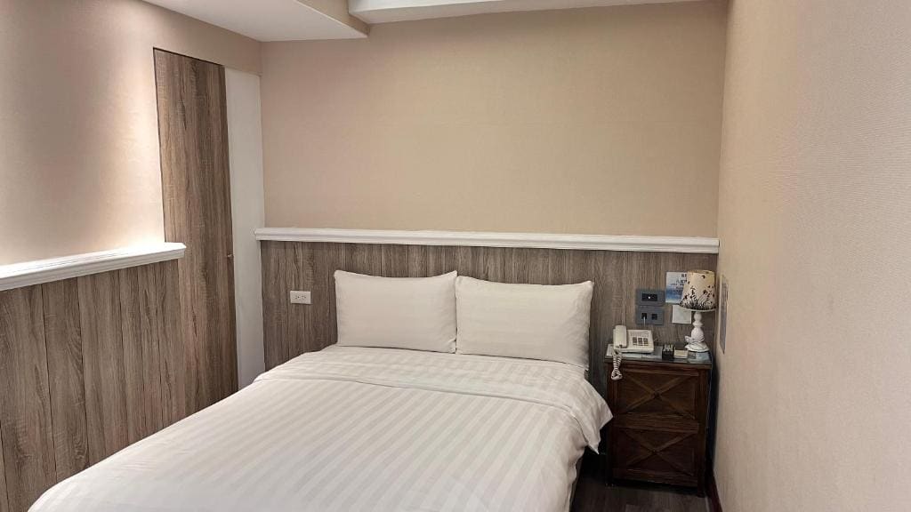 Superior Single Room with No Parking room - Image 2
